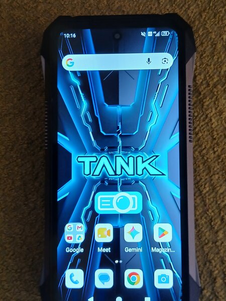 Tank X cu proiector incorporat